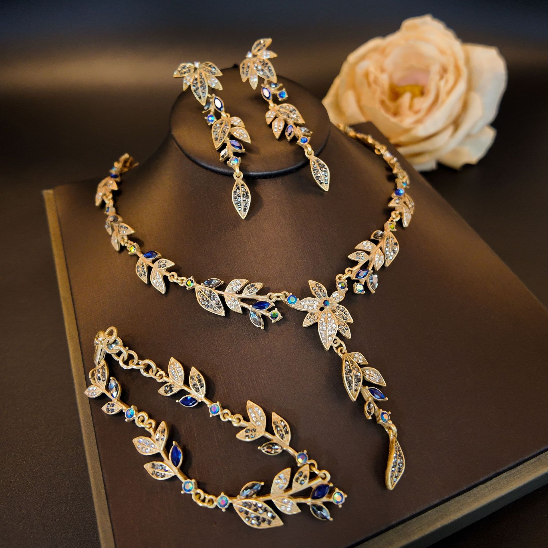 Vintage Leaf Rhinestone Jewelry Set – Necklace Bracelet Earrings