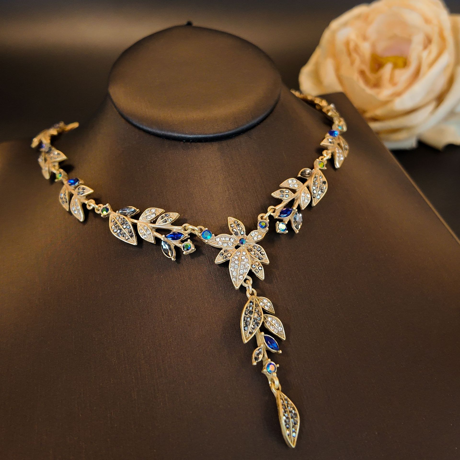 Vintage Leaf Rhinestone Jewelry Set – Necklace Bracelet Earrings Necklace