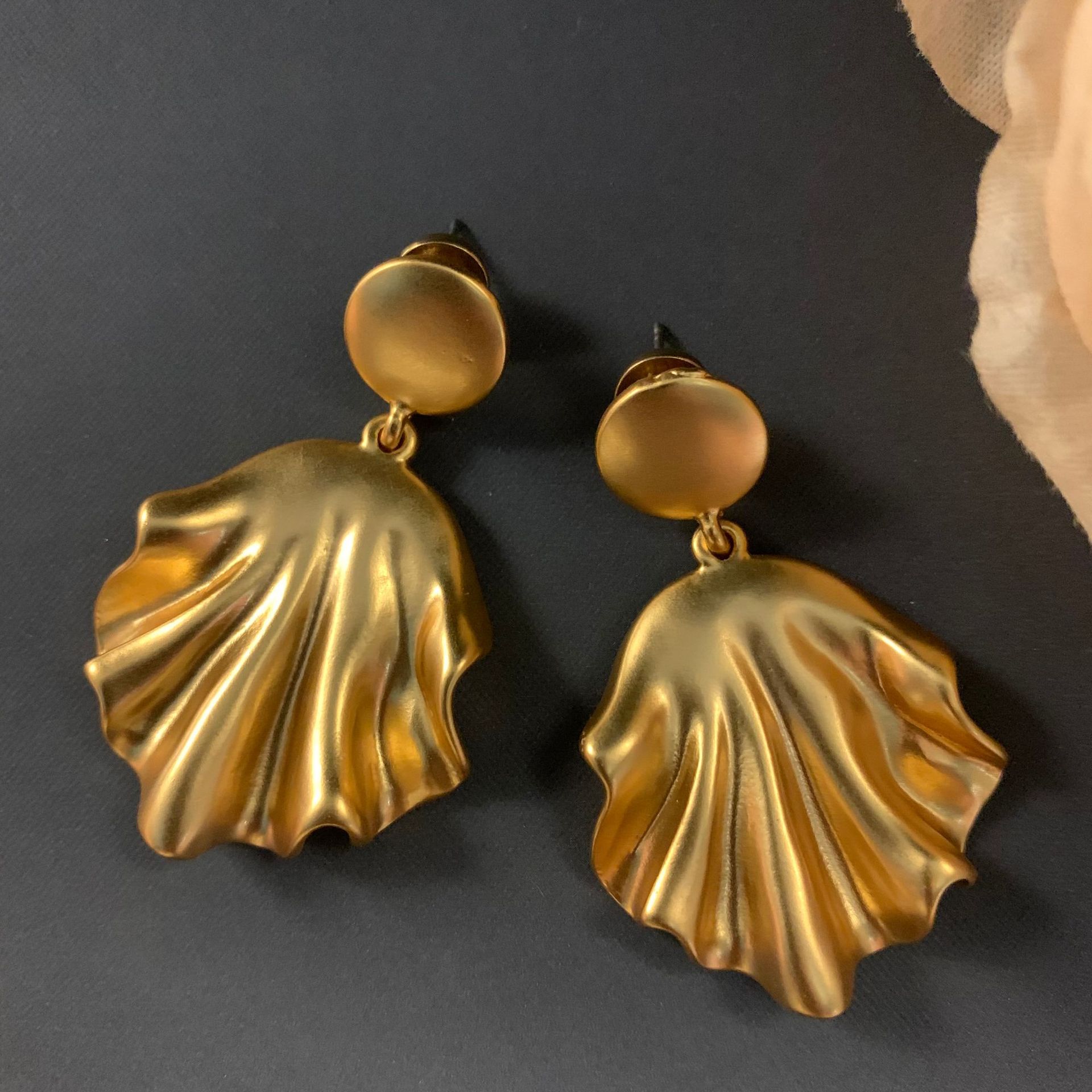 Matte Gold Shell Statement Earrings – Retro Ocean Inspired Jewelry